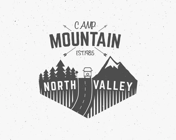 Mountain camp vintage mountain explorer label Outdoor adventure logo design Travel hand drawn and hipster insignia. Snowboard icon symbol Wilderness, camping badge. Vector — Wektor stockowy