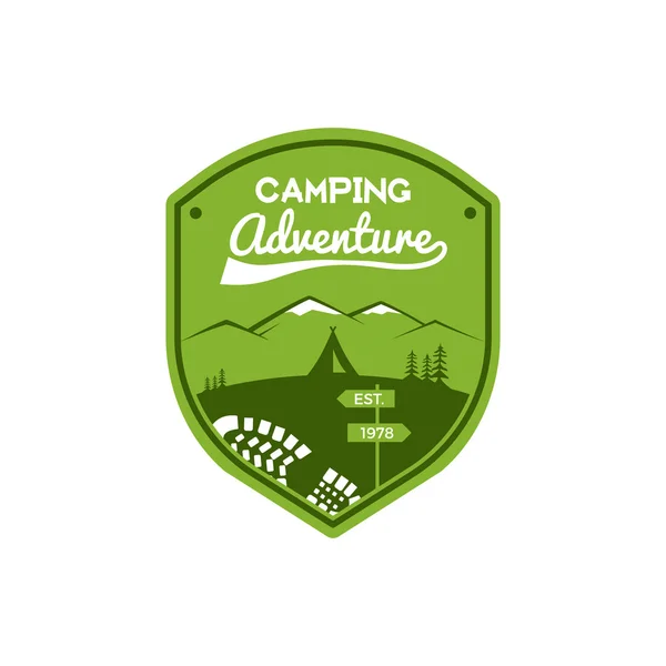 Camping Adventure Label. Vintage Mountain winter camp explorer badge. Outdoor logo design. Travel stamp concept. Hiking, climbing icon symbol. Wilderness emblem and insignia element. Vector — Stok Vektör