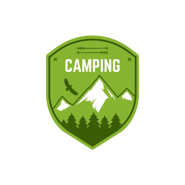 Camping Label. Vintage Mountain winter camp explorer badge. Outdoor adventure logo design. Travel hand drawn and hipster color insignia. Snowboard icon symbol. Wilderness emblem and stamp. Vector — Vector de stock