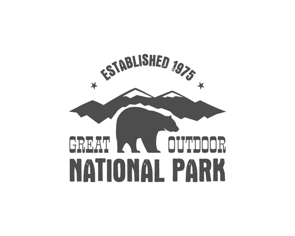 National park old style badge. Mountain explorer label. Outdoor adventure logo design with bear. Travel and hipster insignia. Wilderness, forest camping emblem Hiking, backpack Vector monochrome. — Stock Vector