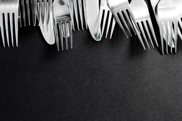 Fourchette en acier sur fond noir — Photo