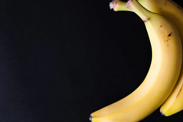 Banaan op zwarte achtergrond — Stockfoto