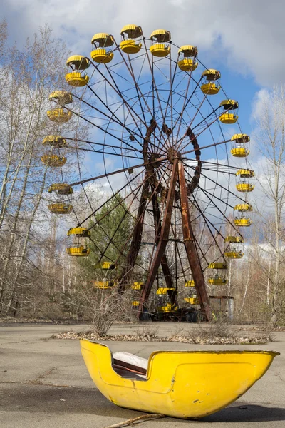 Ukraina. Strefa wykluczenia powłoki ochronnej w Czarnobylu. -2016.03.19. Opuszczony park rozrywki w mieście Prypeć — Zdjęcie stockowe