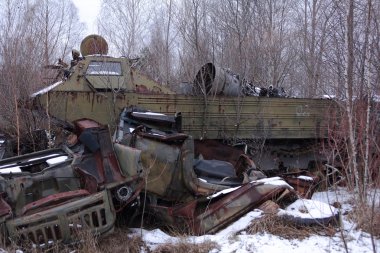 Ukrayna. Çernobil dışlama bölgesi. -2016.03.20. terk edilmiş radyoaktif Araçlar