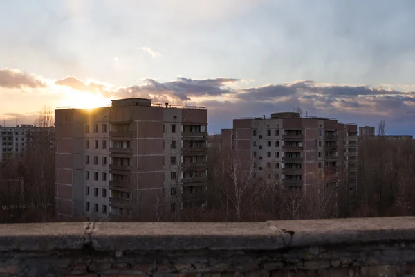 우크라이나. 체르노빌 제외 영역입니다. -2016.03.19. Pripyat의 버려진된 도시에 건물 — 스톡 사진