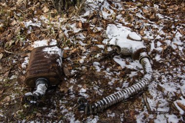 Ukrayna. Çernobil dışlama bölgesi. -2016.03.19. Radyasyon maskeleri enfekte.
