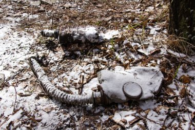 Ukrayna. Çernobil dışlama bölgesi. -2016.03.19. Radyasyon maskeleri enfekte.