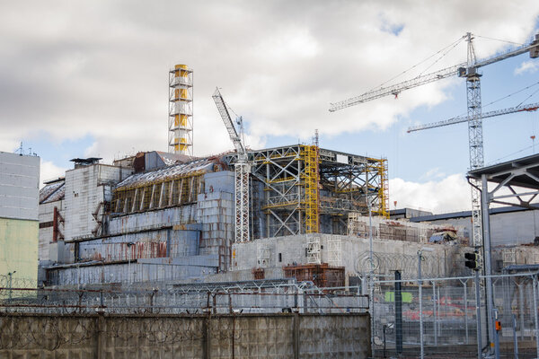 УКРАИНА. Зона отчуждения Чернобыля. - 2016г. № 19. Вид спереди на АЭС
