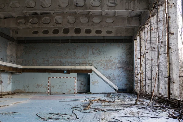 Ukrainisch. Sperrzone Tschernobyl. - 2016.03.19. Gebäude in der verlassenen Stadt Pripyat — Stockfoto