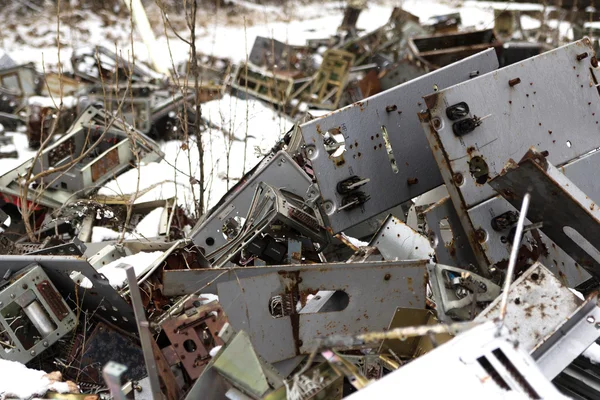 UKRAINE. Chernobyl Exclusion Zone. - 2016.03.20. Old metal parts at the abandonet soviet military base — Stock Photo, Image