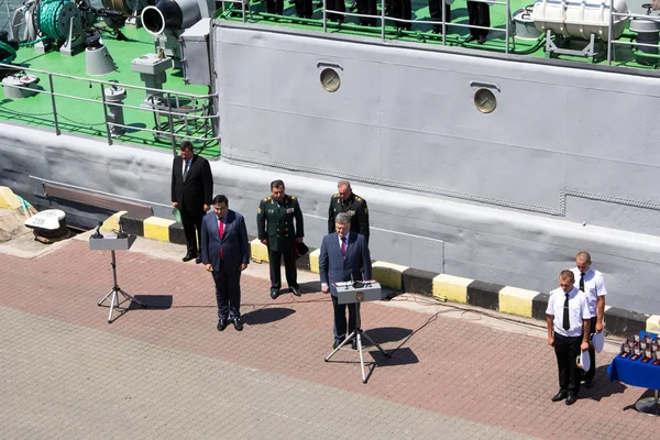 Odessa, Oekraïne - 03 juli 2016: Oekraïnse president Petro Poroshenko op de pier van de haven. Viering van de Marine dag. — Stockfoto