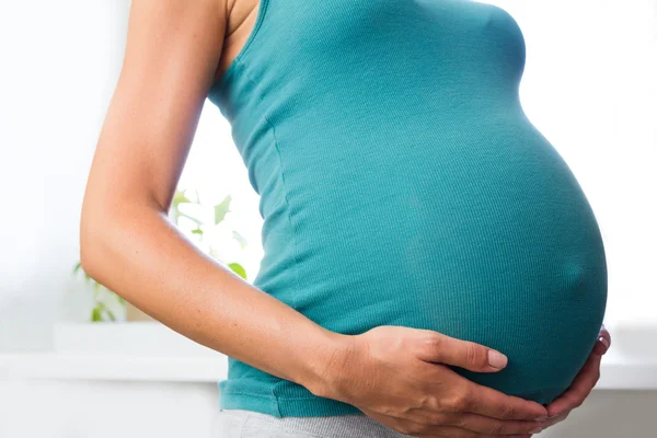 Фото беременной женщины живота — стоковое фото