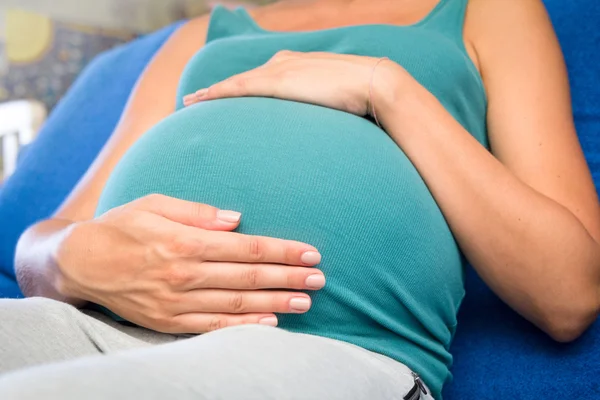 Фото беременной женщины живота — стоковое фото