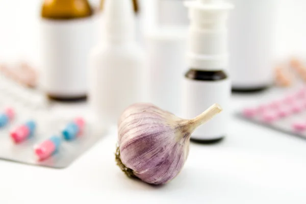 Medications and garlic — Stock Photo, Image
