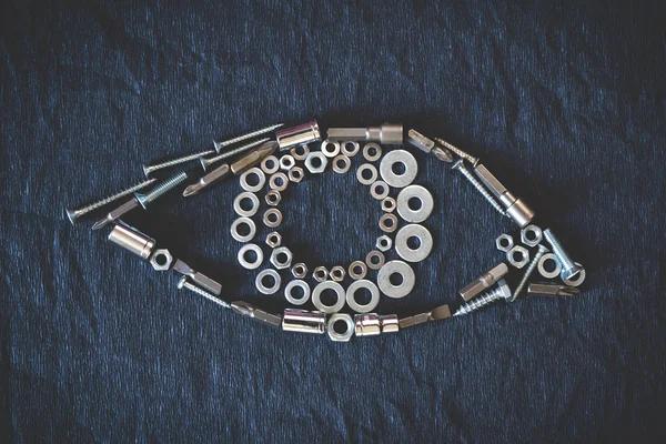 Das menschliche Auge der Nüsse und Werkzeuge — Stockfoto