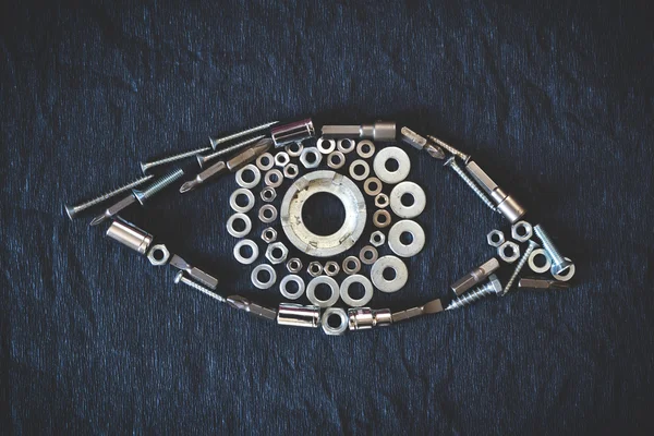 Ludzkie oko nakrętki i narzędzia — Zdjęcie stockowe