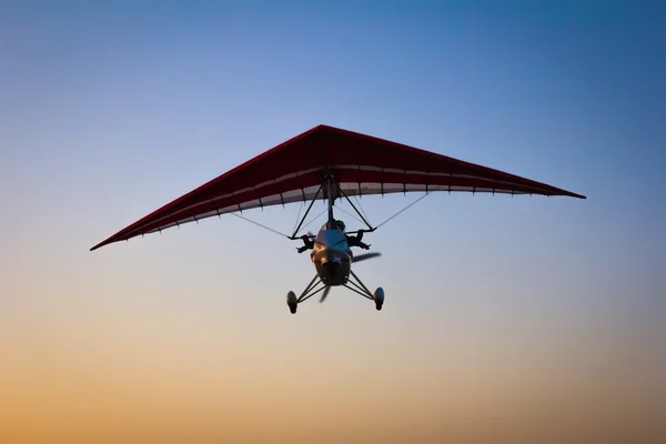 El ala delta motorizada en el cielo —  Fotos de Stock