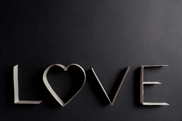 La palabra amor compuesta de letras de cartón —  Fotos de Stock