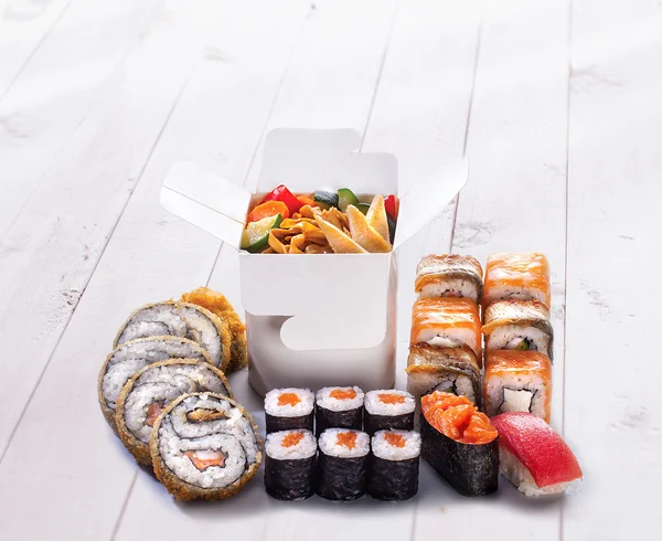 Sushi e wok set Foto Stock