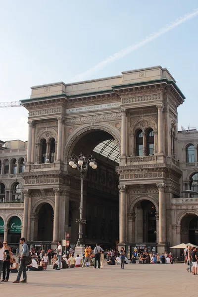 A praça central da cidade de Duomo em Milão — Fotografia de Stock