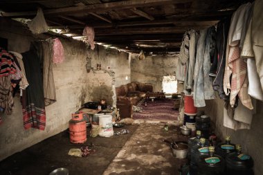 Bir çiftçinin evinde.