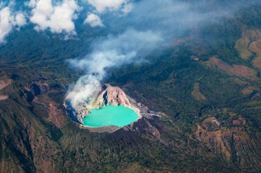 Aktif yanardağ Ijen'de Doğu Java hava fotoğrafı