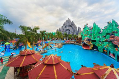 Güney Vietnam su ve eğlence parkı Suoi Tien en iyi