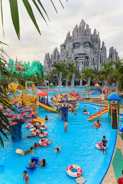 Melhor em água do Vietnã do Sul e parque de diversões Suoi Tien — Fotografia de Stock