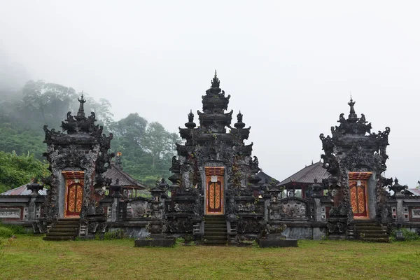 Hindu temple Pura Ulun Danu Buyan au lac Buyan — Photo