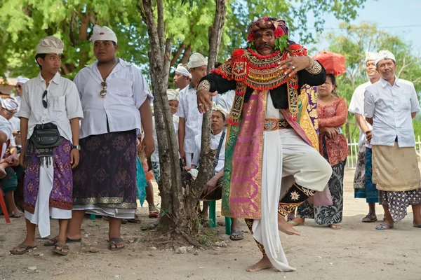 Artiest van de traditionele Balinese theater Topeng — Stockfoto