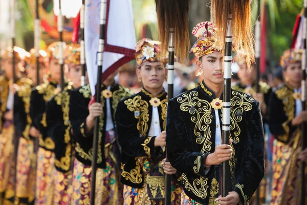 Balinese young males in traditional costumes — Stock Photo, Image