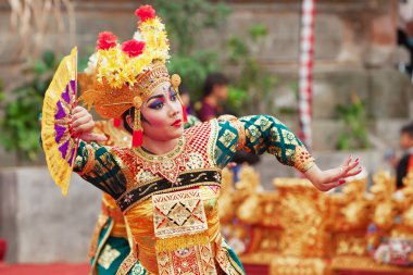 Bali dili kadın geleneksel temple dans Legong dans