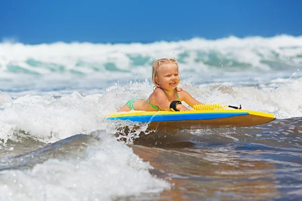 Little child swimming with bodyboard on the sea waves — Stock Photo, Image
