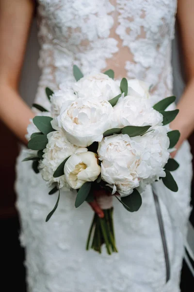 Mariée Tenant Bouquet Fleurs Dans Style Rustique Bouquet Mariage Concentration — Photo