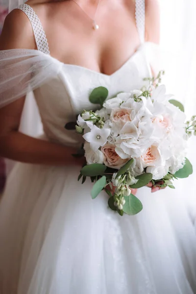 Bride Holding Bouquet Flowers Rustic Style Wedding Bouquet Soft Focus — Stock Photo, Image