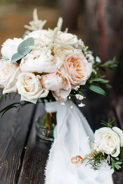 Buquê Nupcial Casamento Lindas Flores Rústico Foco Suave — Fotografia de Stock