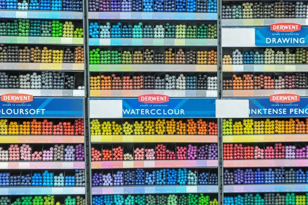 High Rack Watercolor Pencils Derwent Brand Arranged According Colors Separate — ストック写真