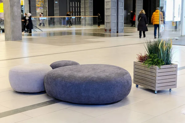 Área Estar Lobby Grande Centro Comercial Tecido Otomano Redondo Plantas — Fotografia de Stock