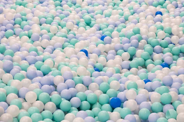 Абстрактный Фон Пластиковых Шариков Белого Синего Зеленого Цветов Бассейн Пластиковыми — стоковое фото