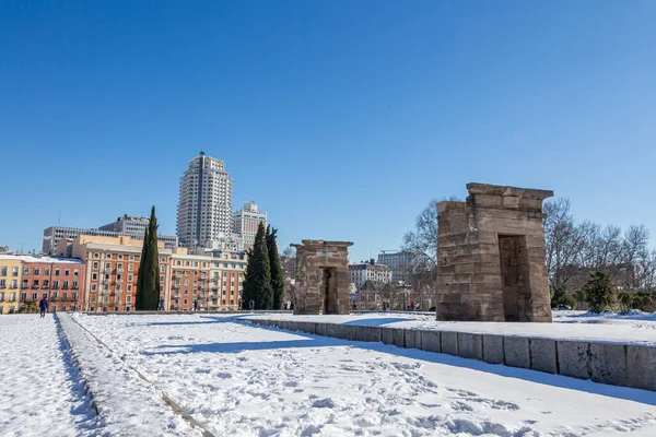 Madrid Spanien Januari 2021 Debods Tempel Täckt Snö Snöfall Madrid — Stockfoto