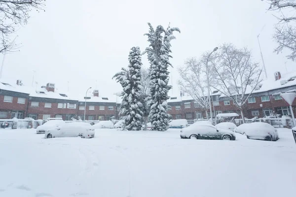 マドリード スペイン 2021年1月9日 マドリードの通りは雪 嵐のFilomenaによってブロックされます マドリードの豪雪地帯 雪上車 — ストック写真