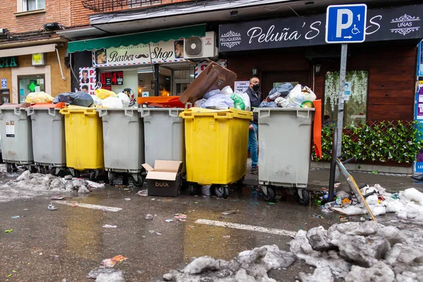 Madryt Hiszpania Stycznia 2021 Śmieci Gromadzą Się Kontenerach Madrytu Powodu — Zdjęcie stockowe