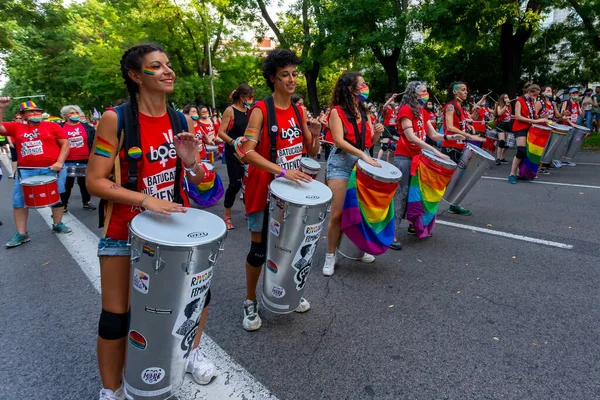 Madrid Španělsko Července 2021 Skupina Batucada Duhovými Barvami Homosexuální Hrdosti — Stock fotografie