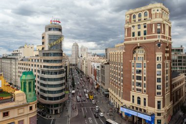 Madrid, İspanya - 10 Eylül 2021 Madrid 'deki Gran Via ve Plaza de Callao Panoramik Manzarası