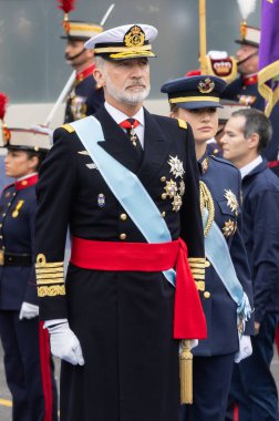 Madrid, İspanya - 12 Ekim 2025: İspanya Kralı ve Kraliçesi ve kızları Asturias ve İnfanta Sofya Prensesi Leonor, Ulusal Gün için Madrid 'de düzenlenen geçide başkanlık ettiler..