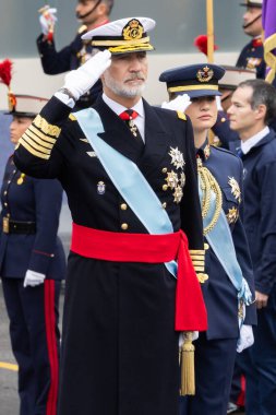 Madrid, İspanya - 12 Ekim 2025: İspanya Kralı ve Kraliçesi ve kızları Asturias ve İnfanta Sofya Prensesi Leonor, Ulusal Gün için Madrid 'de düzenlenen geçide başkanlık ettiler..