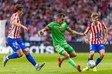 Madrid, İspanya - 18 Ekim 2025: Atletico Madrid ile Osasuna arasında oynanan La Liga maçı Metropolitano 'da oynandı. Maç boyunca Atletico Madrid ve Osasuna oyuncuları.