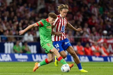 Madrid, İspanya - 18 Ekim 2025: Atletico Madrid ile Osasuna arasında oynanan La Liga maçı Metropolitano 'da oynandı. Maç boyunca Atletico Madrid ve Osasuna oyuncuları.