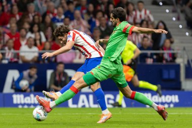 Madrid, İspanya - 18 Ekim 2025: Atletico Madrid ile Osasuna arasında oynanan La Liga maçı Metropolitano 'da oynandı. Maç boyunca Atletico Madrid ve Osasuna oyuncuları.