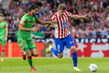 Madrid, İspanya - 18 Ekim 2025: Atletico Madrid ile Osasuna arasında oynanan La Liga maçı Metropolitano 'da oynandı. Maç boyunca Atletico Madrid ve Osasuna oyuncuları.